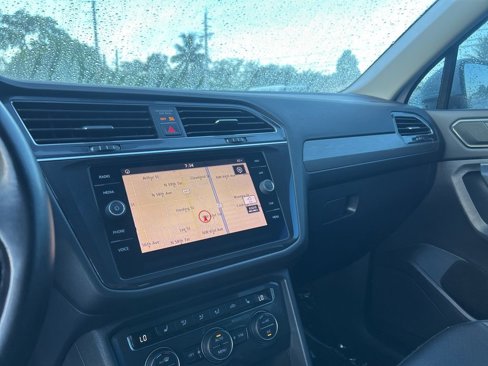 Used 2018 Volkswagen Tiguan SEL image 11