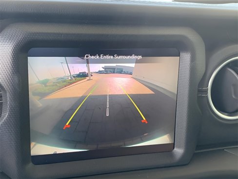 Used 2020 Jeep Wrangler Unlimited Sahara image 33