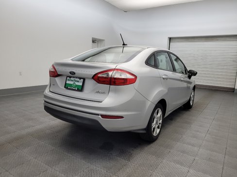 Used 2015 Ford Fiesta SE image 9