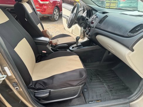 Used 2010 Kia Forte EX image 19