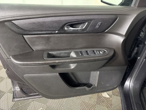 Used 2015 Chevrolet Traverse LT image 10