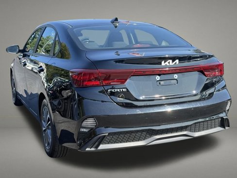 Used 2023 Kia Forte LXS image 3