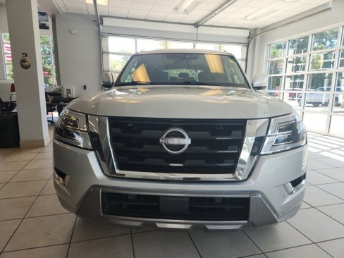 Used 2021 Nissan Armada SV image 3