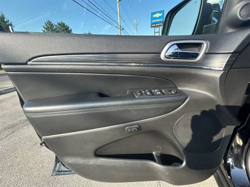 Used 2019 Jeep Grand Cherokee Limited image 23