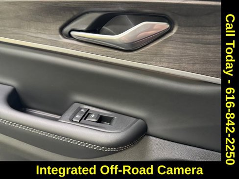 Used 2023 Jeep Grand Cherokee Limited w/ Luxury Tech Group II image 18