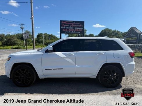 Used 2019 Jeep Grand Cherokee Altitude image 2