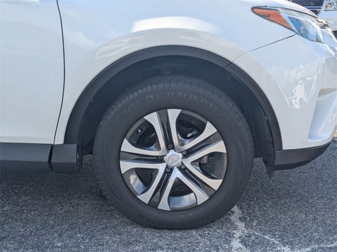 Used 2018 Toyota RAV4 LE image 11