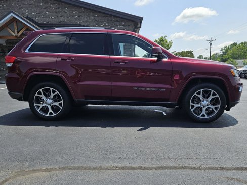 Used 2018 Jeep Grand Cherokee Limited image 23