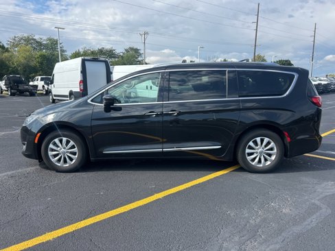 Certified 2018 Chrysler Pacifica Touring-L image 5