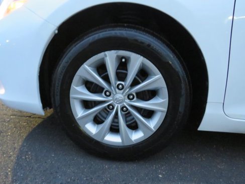 Used 2017 Toyota Camry LE image 16