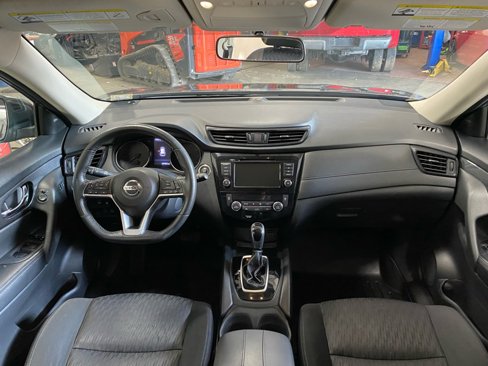 Used 2018 Nissan Rogue SV w/ Premium Package image 15