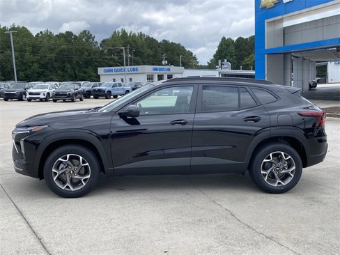 New 2025 Chevrolet Trax LT w/ Driver Confidence Package image 2