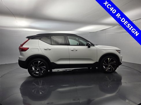 Used 2022 Volvo XC40 T5 R-Design w/ Advanced Package image 8
