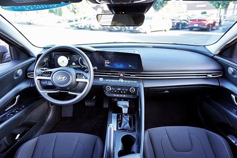 Certified 2024 Hyundai Elantra SEL image 17