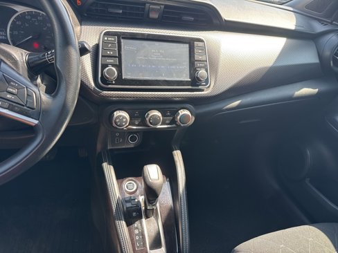 Used 2019 Nissan Kicks S image 8