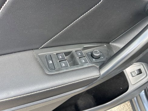 Used 2022 Volkswagen Tiguan SEL R-Line image 36