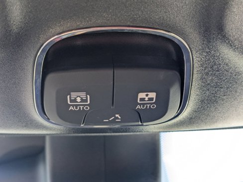 Used 2023 Jeep Compass Latitude w/ Sun and Sound Group image 27