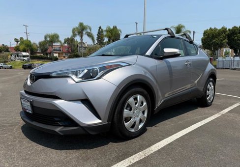 Used 2019 Toyota C-HR LE image 1