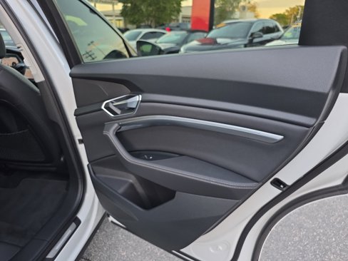 Used 2021 Audi e-tron Premium w/ Convenience Plus Package image 47