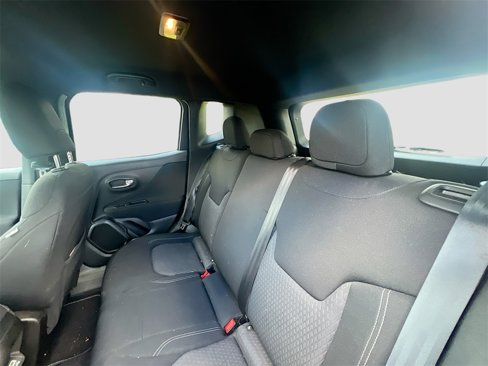 Used 2021 Jeep Renegade Latitude image 25