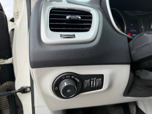 Used 2017 Jeep Compass Latitude image 13