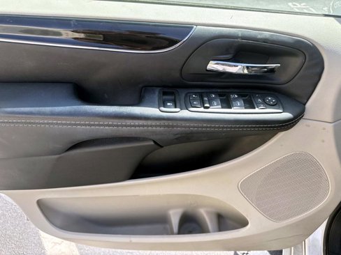 Used 2015 Chrysler Town & Country Limited w/ Trailer Tow Group image 7