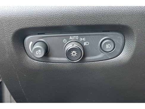 Used 2021 Chevrolet Traverse LT image 40