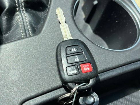 Used 2016 Toyota Camry LE image 21