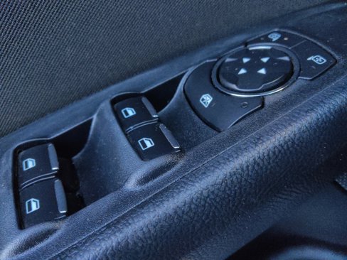 Used 2020 Ford Fusion SE image 27