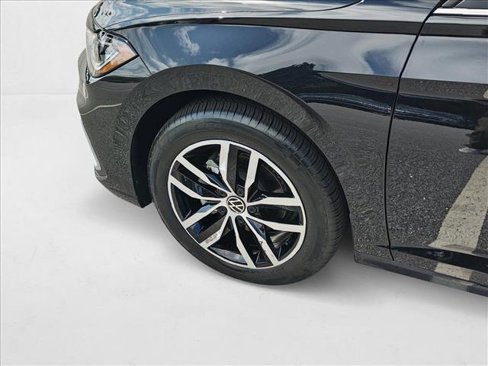 Certified 2025 Volkswagen Jetta SE image 25