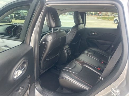 Used 2019 Jeep Cherokee Trailhawk w/ Cold Weather Group image 28