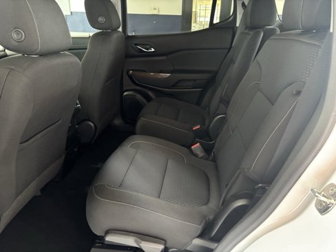Used 2023 GMC Acadia SLE image 31