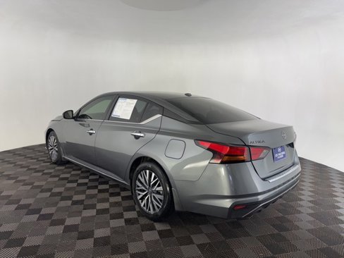Used 2023 Nissan Altima 2.5 SV w/ SV Premium Package image 6