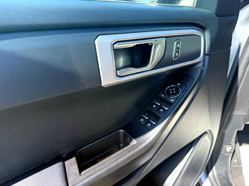 Used 2021 Ford Explorer 4WD image 12