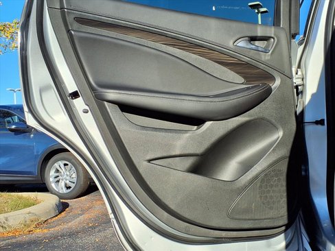Used 2019 Buick Envision Essence image 22