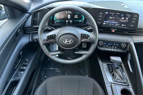Used 2025 Hyundai Elantra Sport image 15