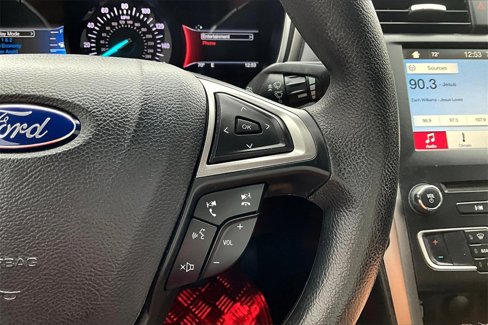 Used 2017 Ford Fusion SE w/ Fusion SE Technology Package image 18
