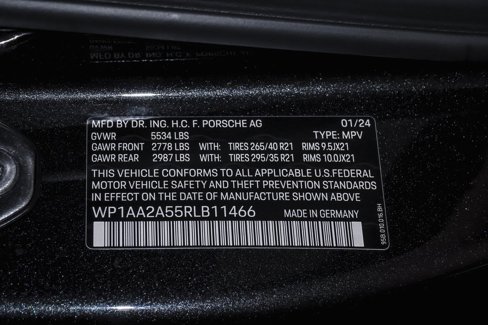 Certified 2024 Porsche Macan image 28