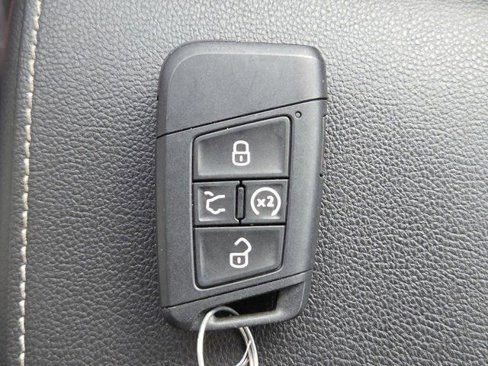 Used 2022 Volkswagen Tiguan SE image 35