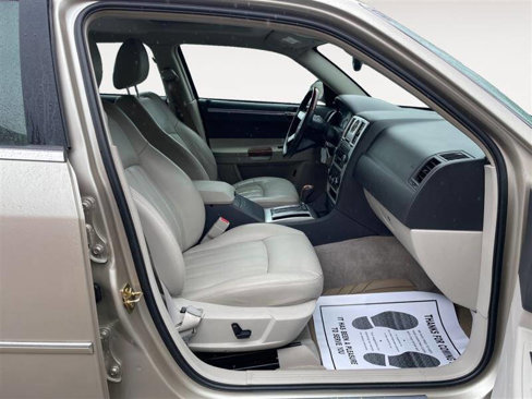 Used 2006 Chrysler 300 C w/ Protection Group II image 15