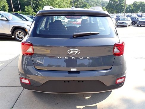New 2025 Hyundai Venue SEL image 3