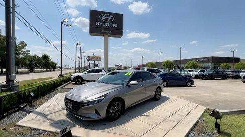 Certified 2023 Hyundai Elantra SEL image 8