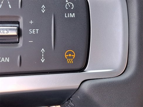 Used 2024 Land Rover Discovery Dynamic SE image 25