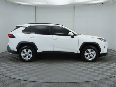 Used 2021 Toyota RAV4 XLE w/ Convenience Package image 4