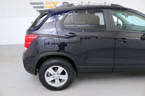 Used 2022 Chevrolet Trax LT w/ LT Convenience Package image 9