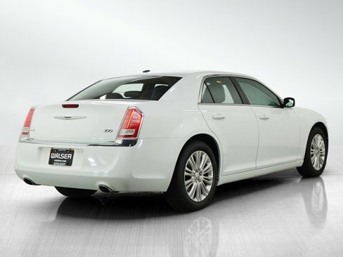 Used 2014 Chrysler 300 AWD w/ Driver Convenience Group image 5