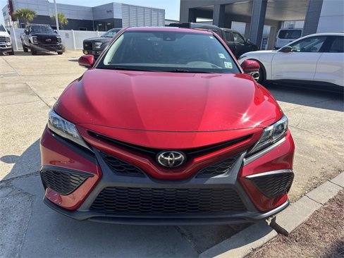 Used 2022 Toyota Camry SE image 2