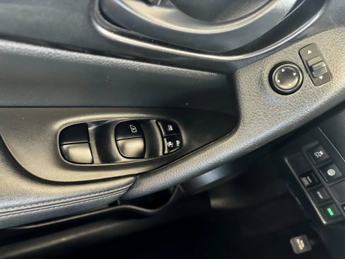 Used 2019 Nissan Rogue S image 27