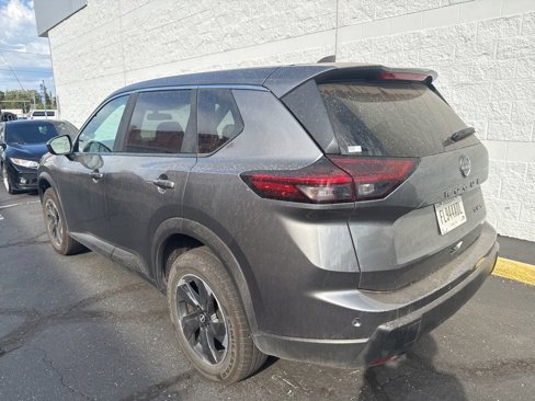 Used 2024 Nissan Rogue SV image 3