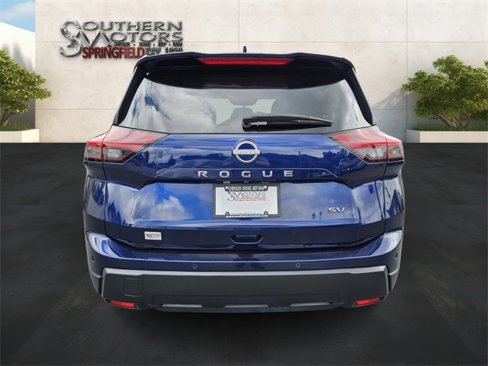 Used 2024 Nissan Rogue SV image 4